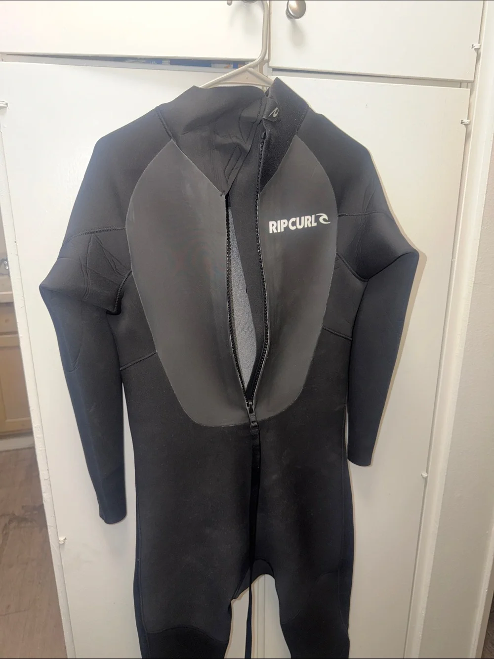 Rip Curl Black Full Chest-Zip Wetsuit size large